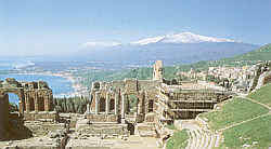Taormina - grcke divadlo, v pozad Etna